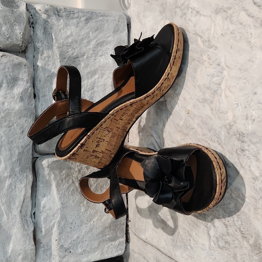 Jaclyn Smith Black Flower Cork Wedges Sz 8.5